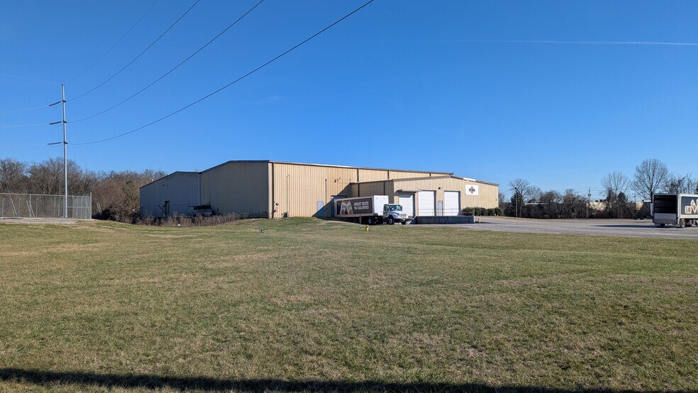 121 Bennett Dr, Pulaski, TN à vendre - Photo de l’immeuble – Image 3 sur 6