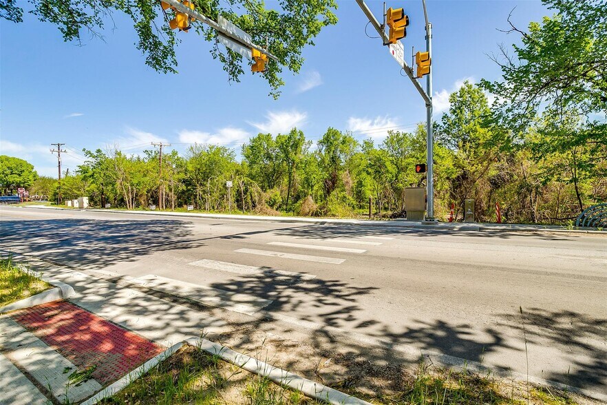 285 Roaring Springs, Westworth Village, TX à vendre - Photo de l’immeuble – Image 2 sur 3