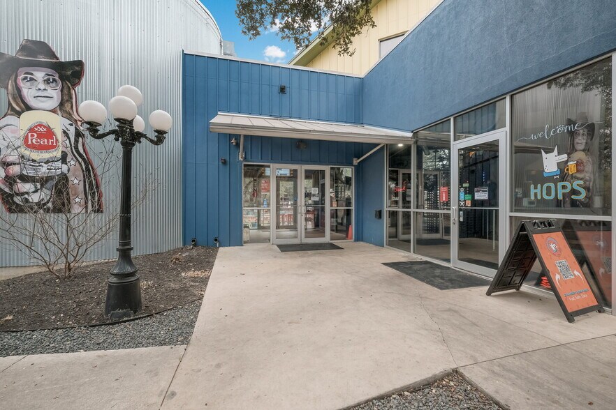 13838 Jones Maltsberger Rd, San Antonio, TX à vendre - Photo de l’immeuble – Image 1 sur 40