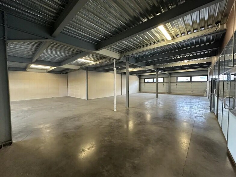 Local d’activités dans Fréjus à louer - Photo intérieure – Image 2 sur 9