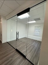 295 W Crossville Rd, Roswell, GA à louer Photo intérieure– Image 1 sur 13