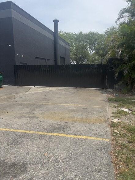 10431-10461 NW 26th St, Miami, FL à louer - Photo de l’immeuble – Image 3 sur 23