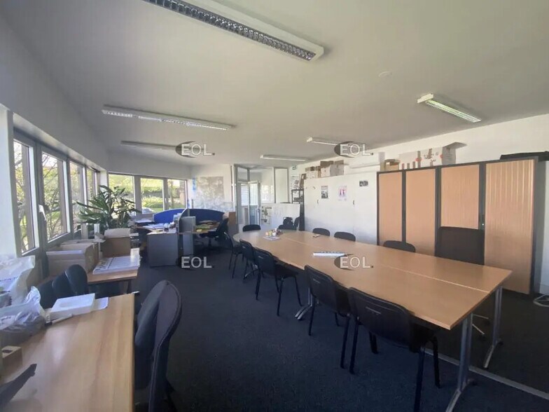 Local d’activités dans Palaiseau à louer - Photo de l’immeuble – Image 3 sur 5
