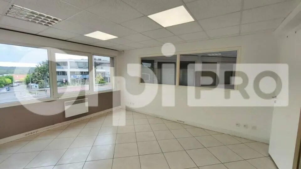 Bureau dans Ris-Orangis à louer - Photo de l’immeuble – Image 3 sur 8