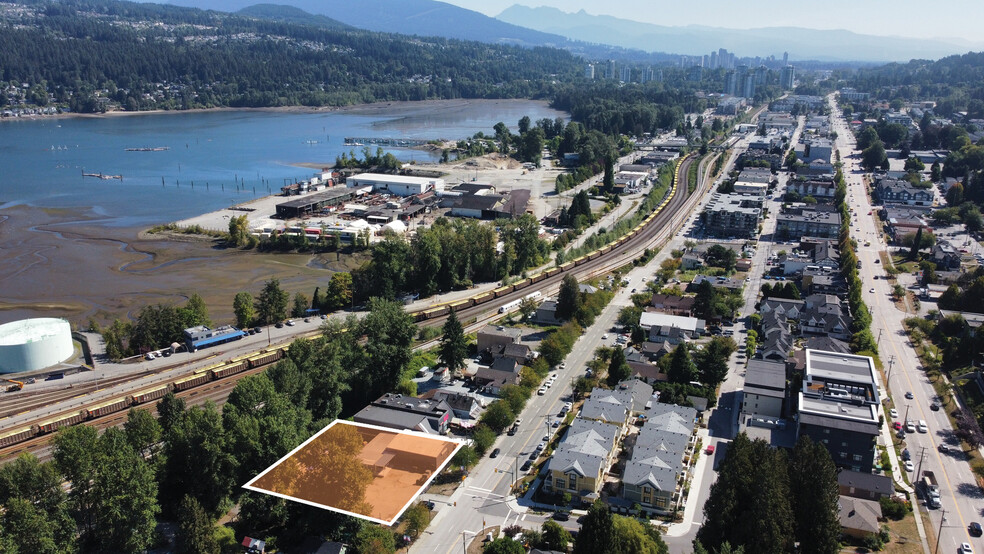 2300 Clarke St, Port Moody, BC à vendre - Photo principale – Image 1 sur 4