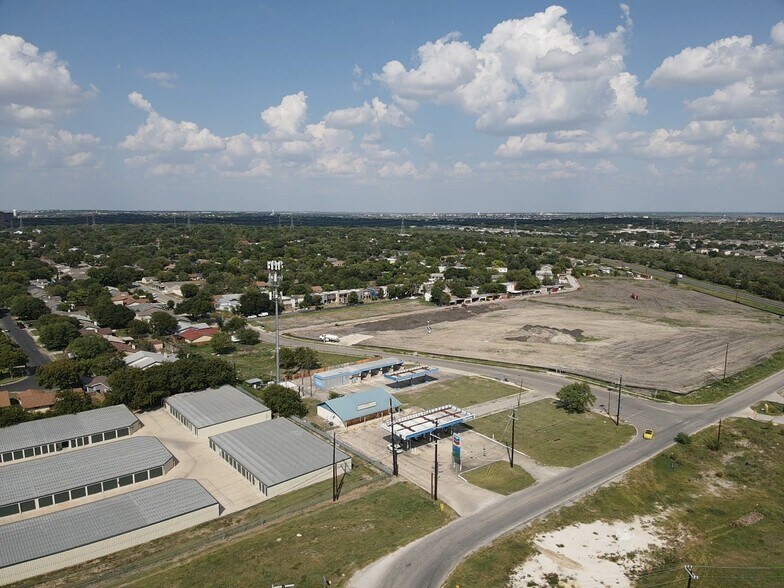 7407 Glen Mont Dr, San Antonio, TX à louer - Photo de l’immeuble – Image 2 sur 17