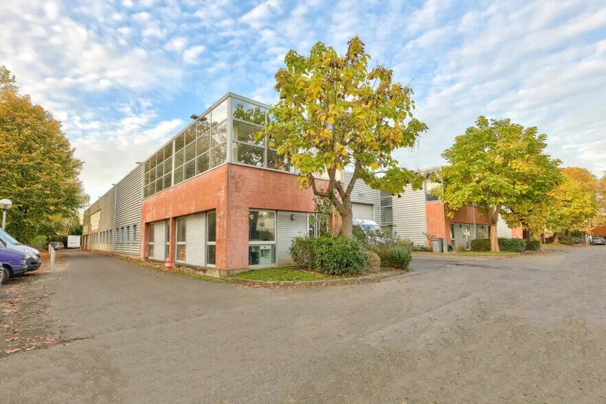 Industriel/Logistique dans Gonesse à louer - Photo de l’immeuble – Image 1 sur 5