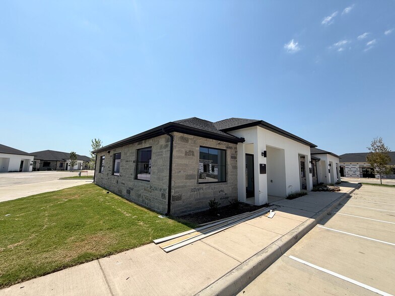 6000 Alma Rd, McKinney, TX à louer - Photo de l’immeuble – Image 2 sur 48