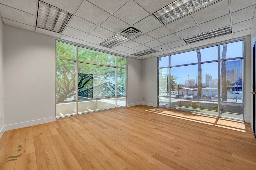 2200 Highland Dr, Las Vegas, NV à louer - Photo de l’immeuble – Image 3 sur 21