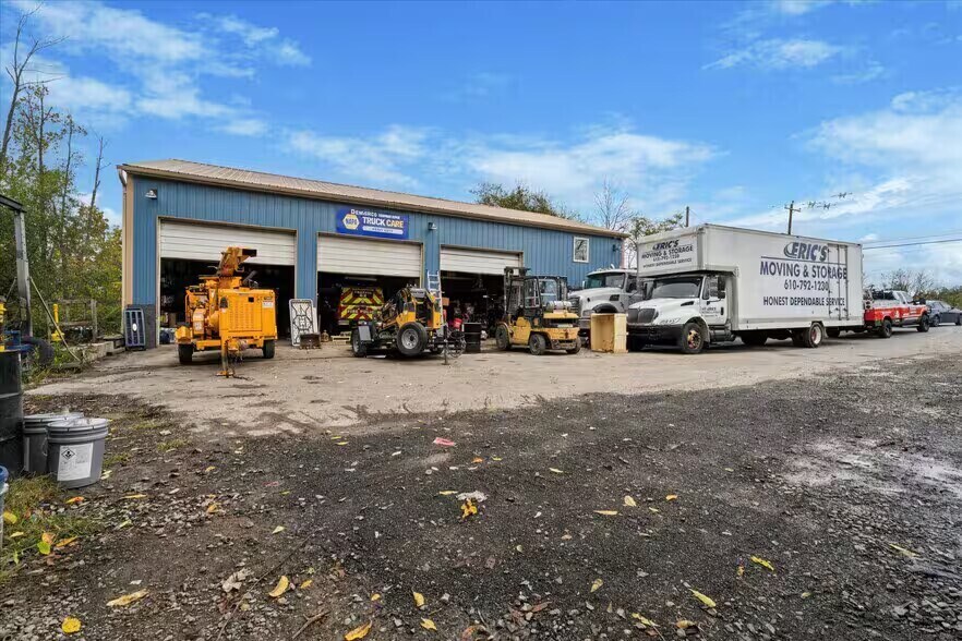 895 Township Line Rd, Phoenixville, PA à louer - Photo de l’immeuble – Image 2 sur 10