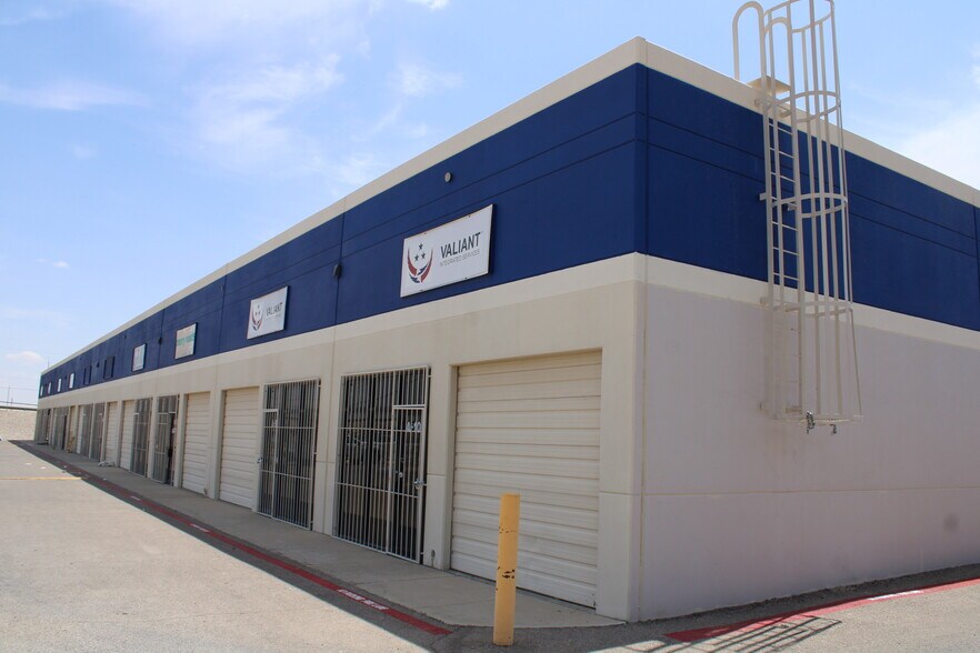 8935 Gateway Blvd S, El Paso, TX à louer - Photo principale – Image 1 sur 4