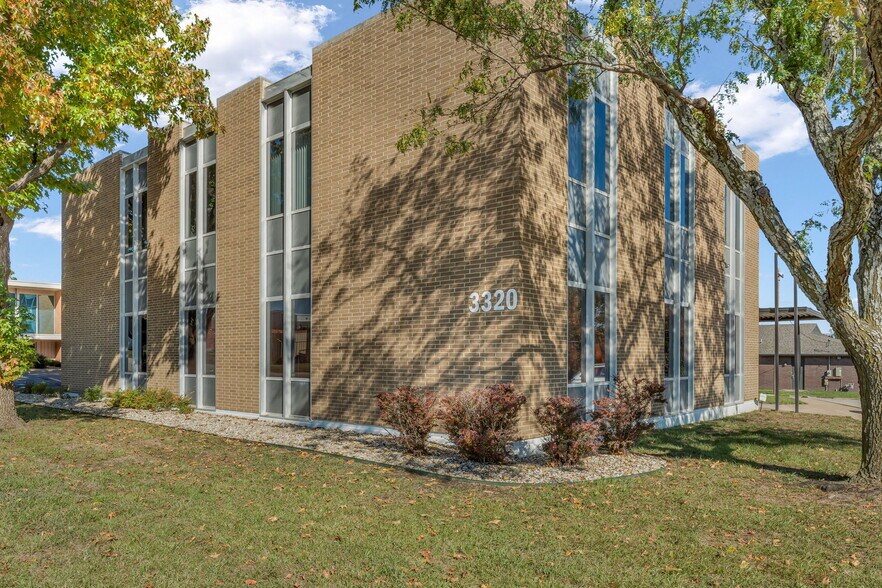 3320 SW Harrison St, Topeka, KS à louer - Photo de l’immeuble – Image 2 sur 21