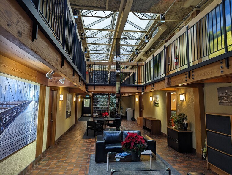 208 Evans Ave, Toronto, ON à louer - Photo principale – Image 1 sur 8