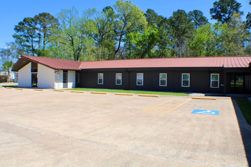 4265 E Lucas Dr, Beaumont, TX à vendre - Photo de l’immeuble – Image 3 sur 47