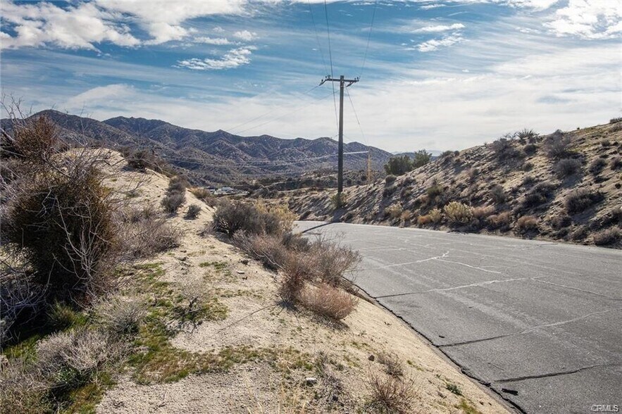 7587 Rockaway Ave, Yucca Valley, CA à vendre - Photo de l’immeuble – Image 2 sur 5