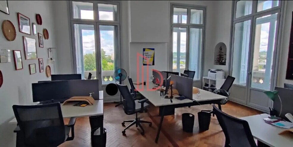 Bureau dans Bordeaux à louer - Photo de l’immeuble – Image 1 sur 4