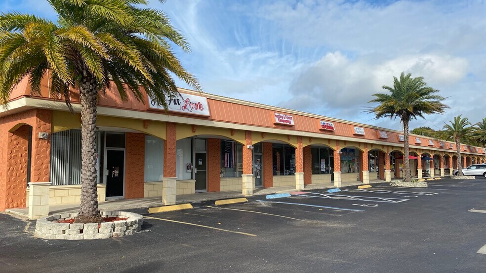 2137 N Courtenay Pky, Merritt Island, FL à louer - Photo de l’immeuble – Image 2 sur 5