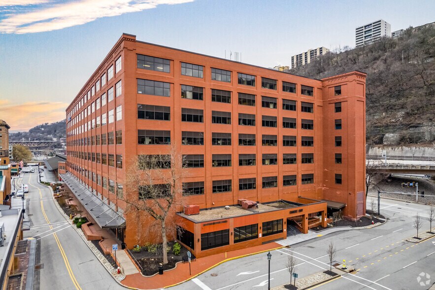 225 W Station Square Dr, Pittsburgh, PA à louer - Photo de l’immeuble – Image 2 sur 10