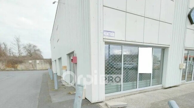 Plus de détails pour Local commercial à louer