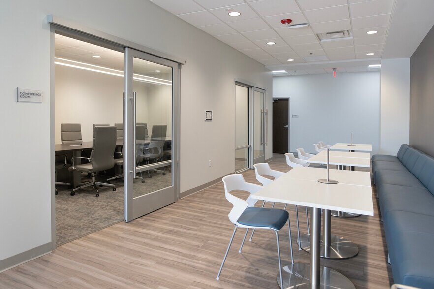 101 N Pine St, Spartanburg, SC à louer - Photo intérieure – Image 3 sur 13