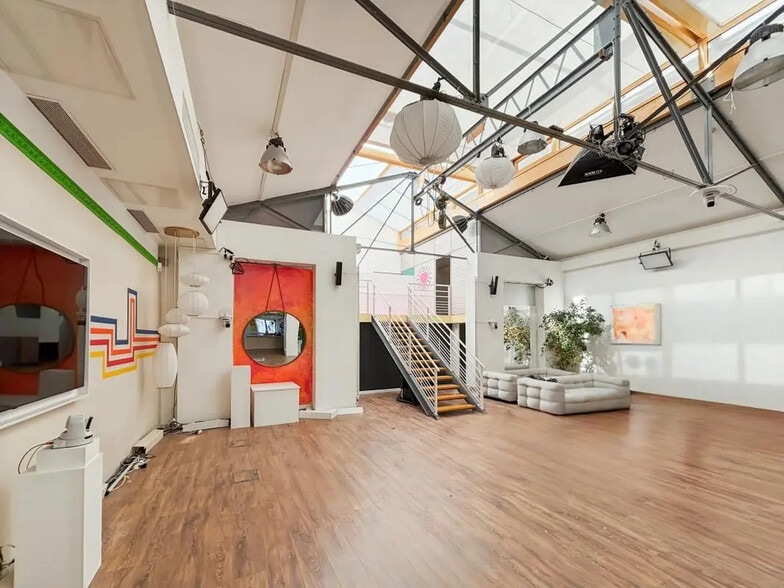 Local commercial dans Paris à louer - Photo de l’immeuble – Image 2 sur 7