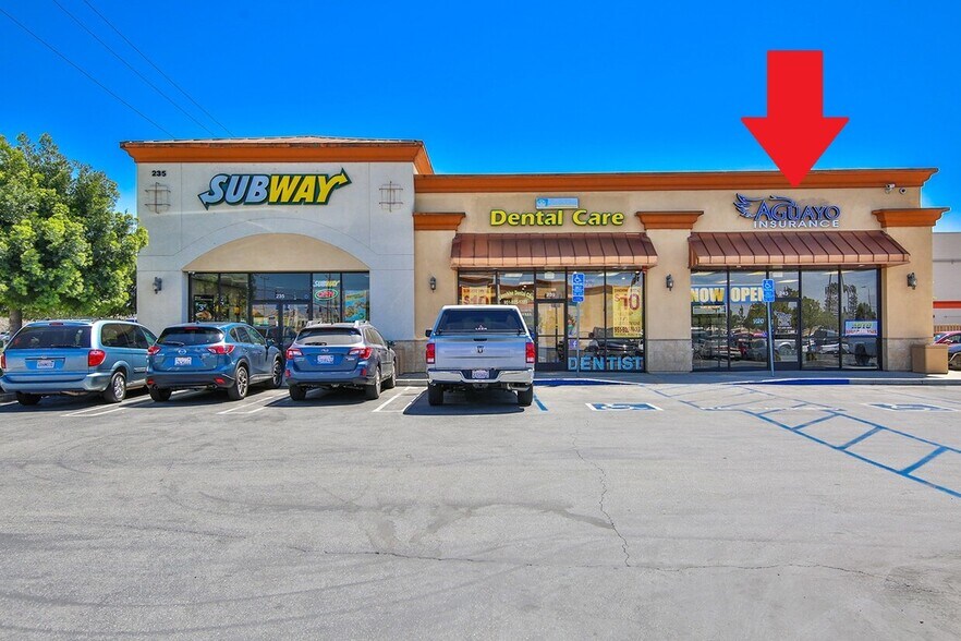 247-271 N Sanderson Ave, Hemet, CA à louer - Photo de l’immeuble – Image 1 sur 4