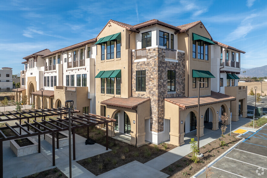 5624 Philadelphia St, Chino, CA à louer - Photo de l’immeuble – Image 3 sur 11