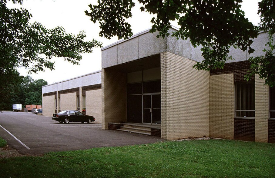 120 Circle Dr N, Piscataway, NJ à louer - Photo de l’immeuble – Image 1 sur 5