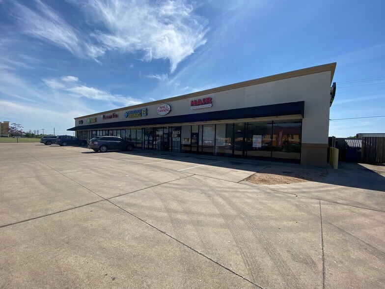 109 S Hasler Blvd, Bastrop, TX à louer - Photo de l’immeuble – Image 3 sur 6