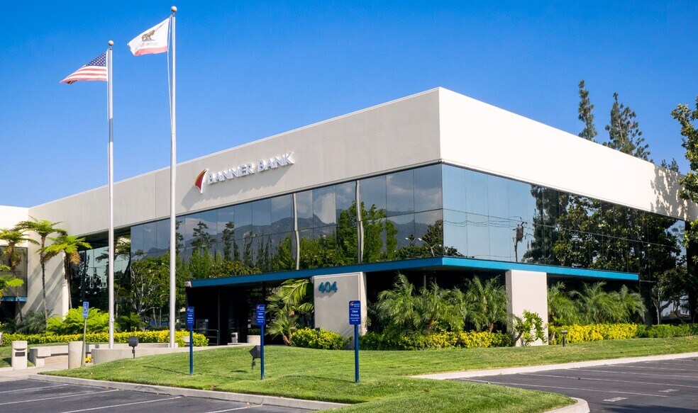 406 E Huntington Dr, Monrovia, CA à louer - Photo de l’immeuble – Image 2 sur 7