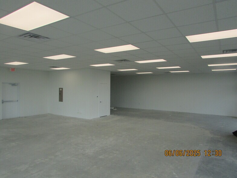 17230-17250 S Tamiami Trl, Fort Myers, FL à louer - Photo intérieure – Image 3 sur 11