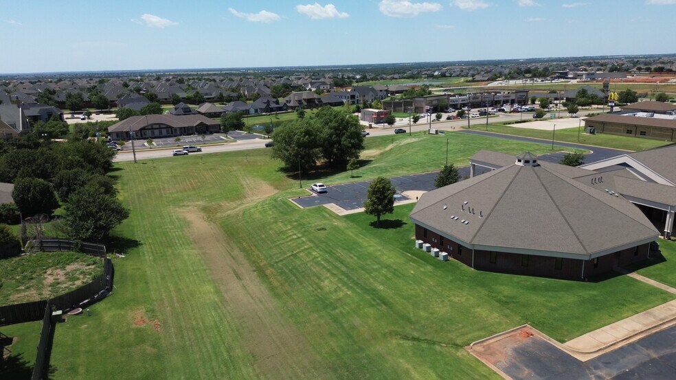 16300 N May Ave, Edmond, OK à vendre - Aérien – Image 2 sur 3