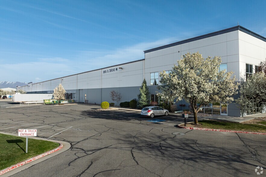 955 S 3800 W, Salt Lake City, UT à louer - Photo de l’immeuble – Image 3 sur 9