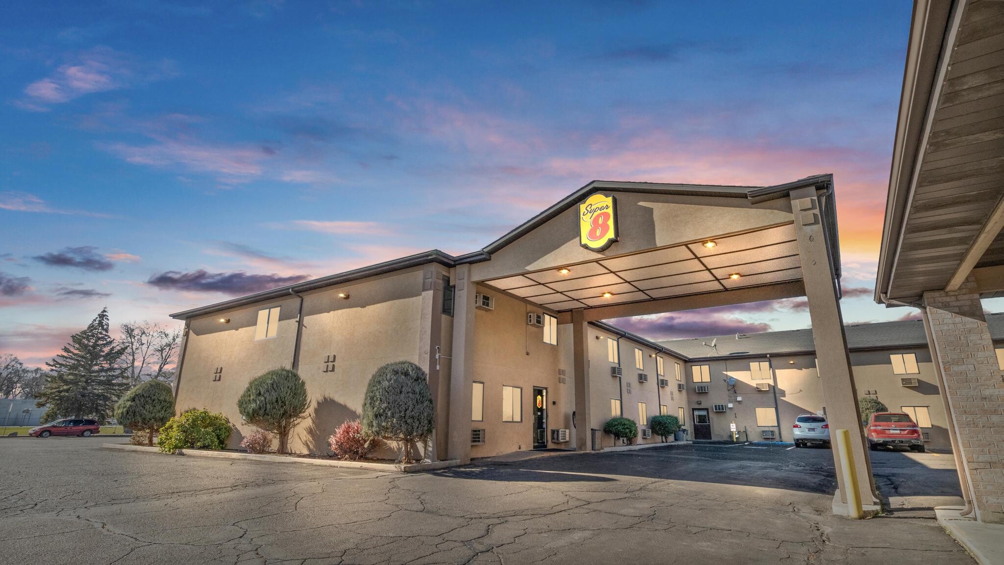 Super 8 & Travelodge Elko Portfolio portefeuille de 2 biens à vendre sur LoopNet.fr Photo principale– Image 1 sur 49