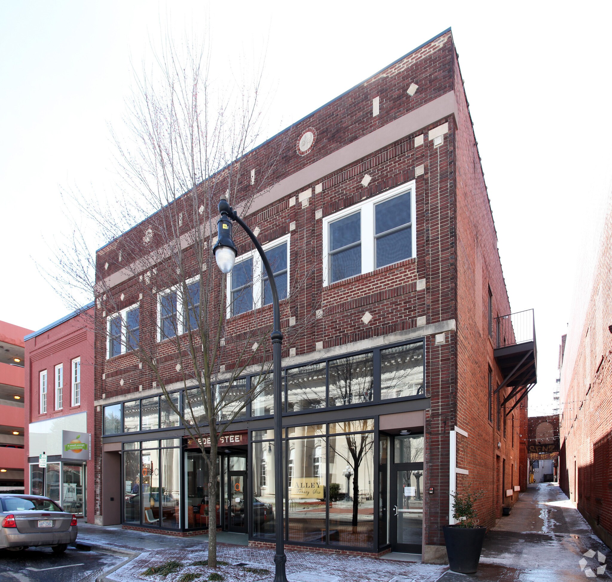 320 E Chapel Hill St, Durham, NC à louer Photo principale– Image 1 sur 8
