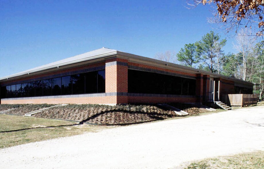 1525 Lakeville Dr, Humble, TX à louer - Photo de l’immeuble – Image 2 sur 7