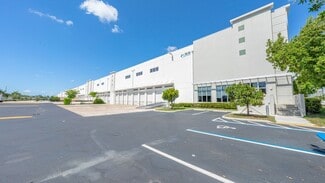 Plus de détails pour 2500 Commerce Center Way, Pembroke Park, FL - Industriel/Logistique à louer