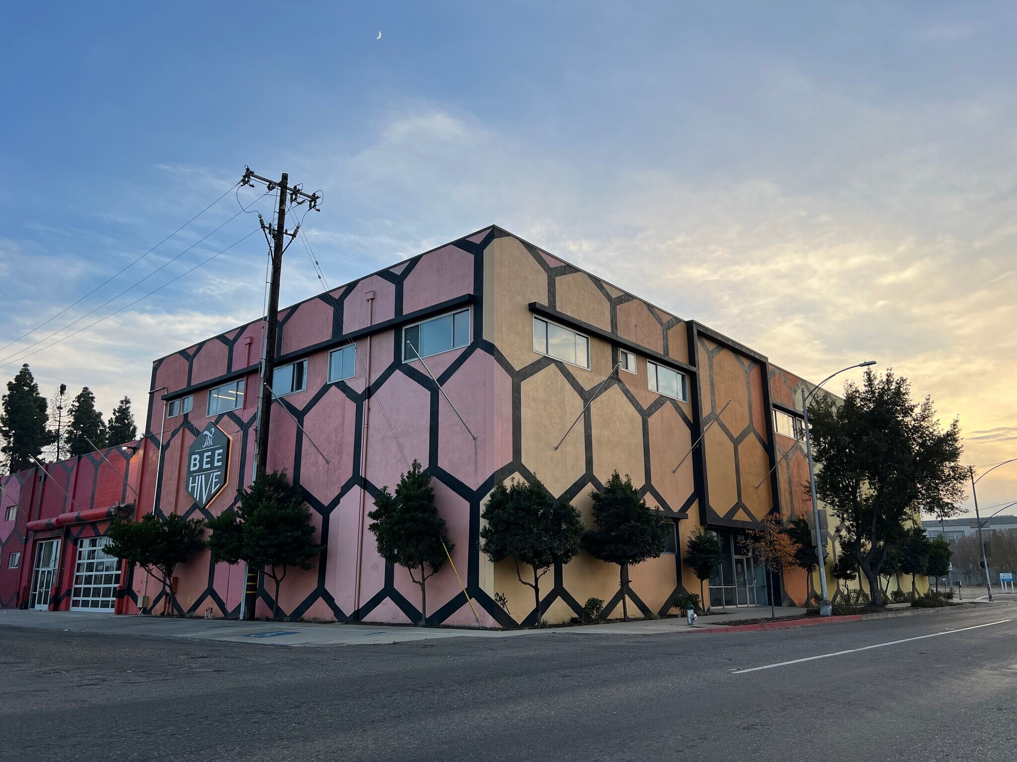 2600 Cesar Chavez Blvd, Fresno, CA à louer Photo de l’immeuble– Image 1 sur 13
