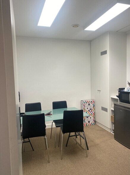 8 Avenue Du Maine, Paris à louer - Photo de l’immeuble – Image 2 sur 5