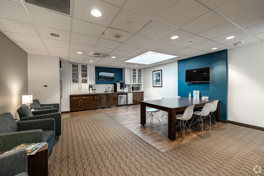 801 E Douglas Ave, Wichita, KS à louer - Photo intérieure – Image 3 sur 20