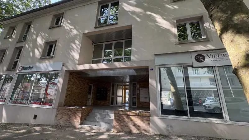 Bureau dans Orléans à louer - Photo de l’immeuble – Image 1 sur 2