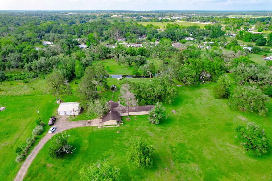 34823 FM 1301 Rd, West Columbia, TX à louer - Photo principale – Image 1 sur 19