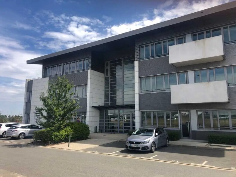 24 Avenue De La Demi-Lune, Roissy-en-France à louer - Photo de l’immeuble – Image 1 sur 8
