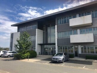 Plus de détails pour 24 Avenue De La Demi-Lune, Roissy-en-France - Bureau, Local d'activités à louer