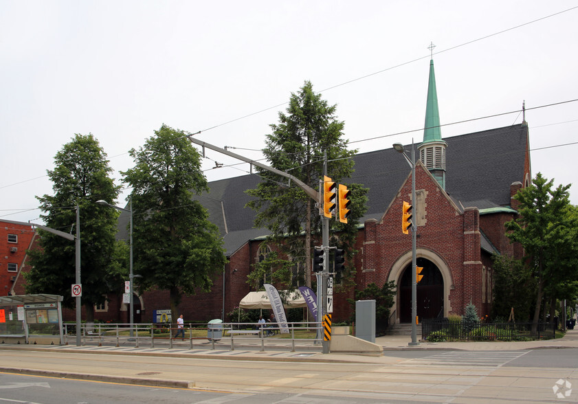 611 St Clair Ave W, Toronto, ON à louer - Photo principale – Image 1 sur 2