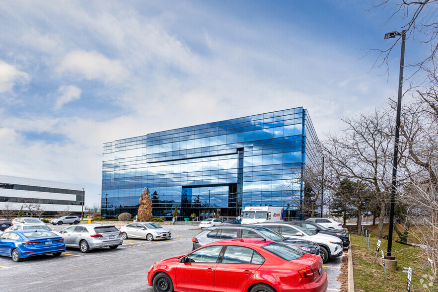 75 Corporate Park Dr, St Catharines, ON à louer - Photo de l’immeuble – Image 2 sur 4