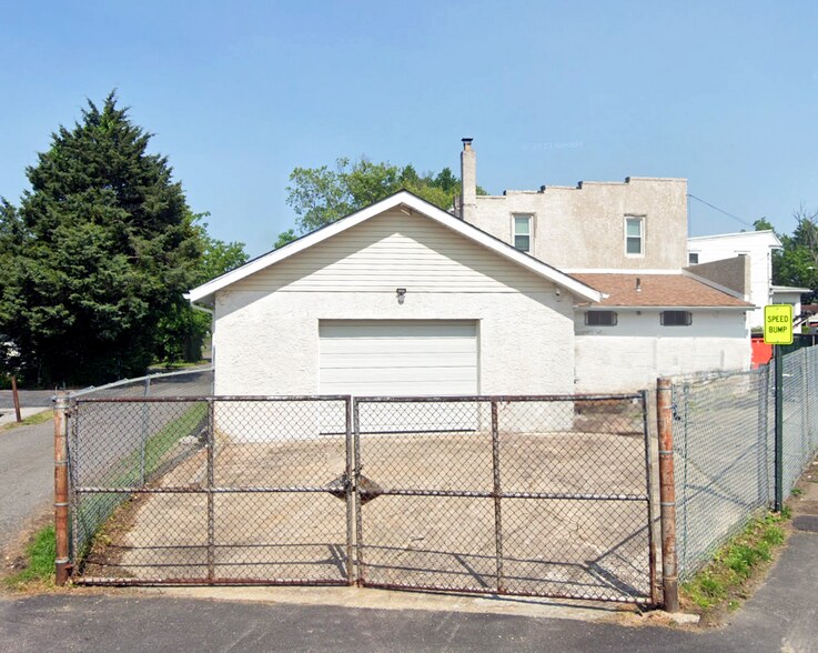 640 Taylor Ave, Upper Chichester Township, PA à vendre - Photo de l’immeuble – Image 2 sur 5