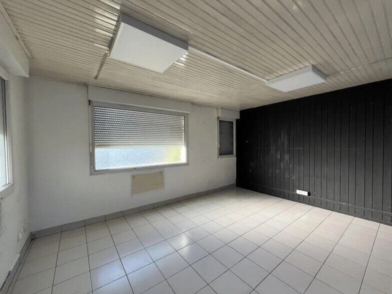 1033 Avenue Victor Hugo, Rillieux-la-Pape à louer - Photo de l’immeuble – Image 3 sur 8