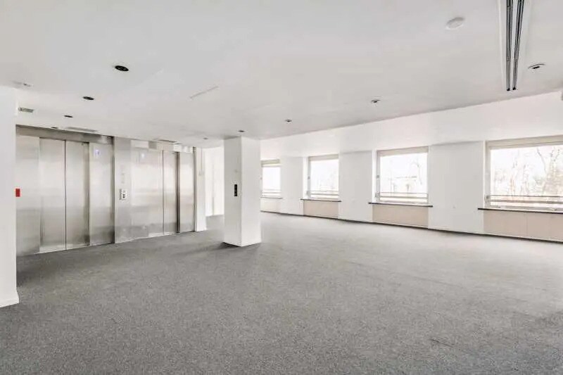 35 Avenue Franklin D. Roosevelt, Paris à louer - Photo de l’immeuble – Image 3 sur 18