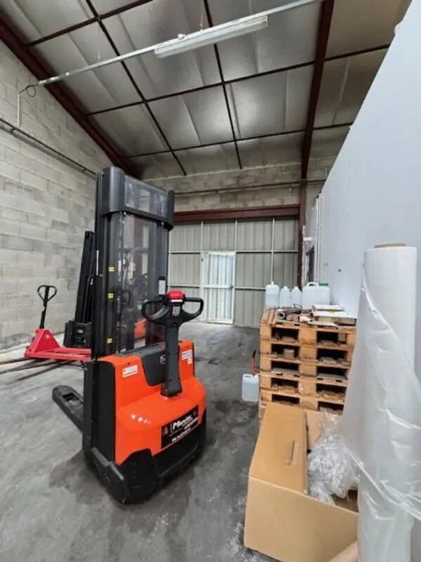 Industriel/Logistique dans Craponne à louer Photo de l’immeuble– Image 1 sur 7